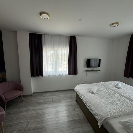 Potkerek Motel Győr Buitenkant foto